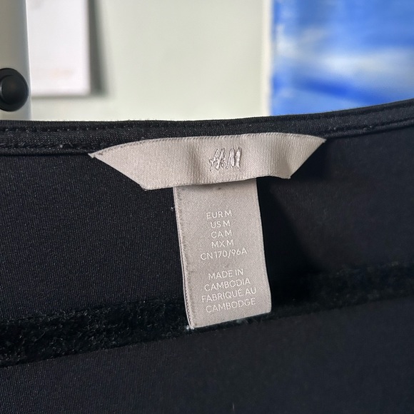 Black top from H&M in size M - Picture 2 of 2